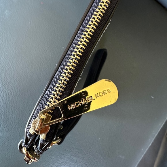 Michael Kors Daniela Floral Patchwork Clutch - Picture 3 of 8